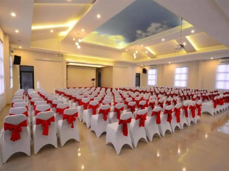 Queen City Hotel Banjarmasin Eksteriør billede