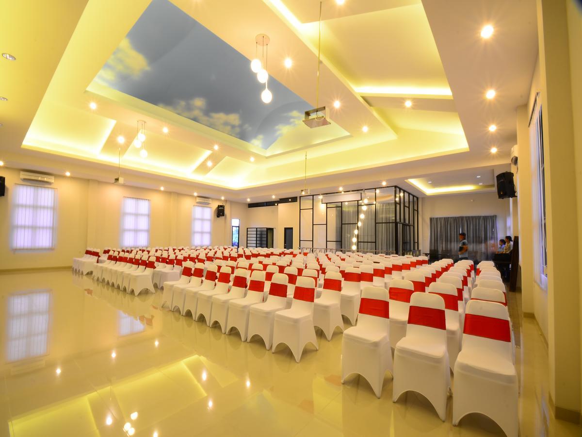 Queen City Hotel Banjarmasin Eksteriør billede