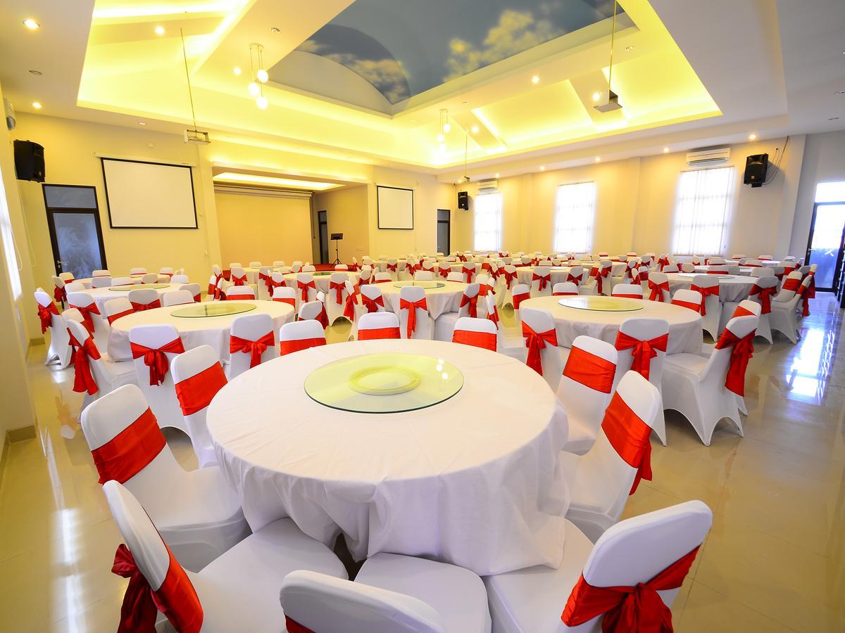 Queen City Hotel Banjarmasin Eksteriør billede