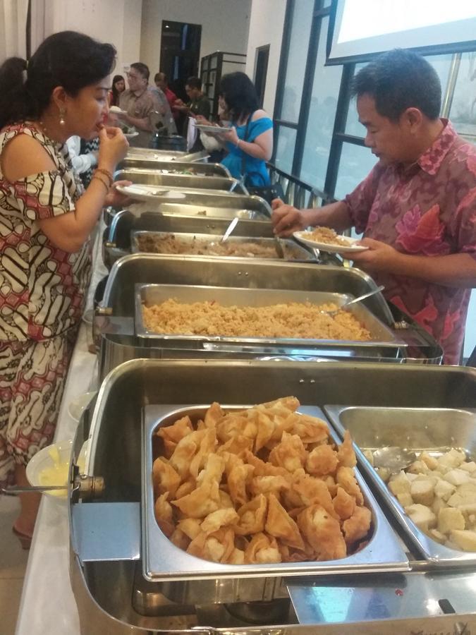 Queen City Hotel Banjarmasin Eksteriør billede