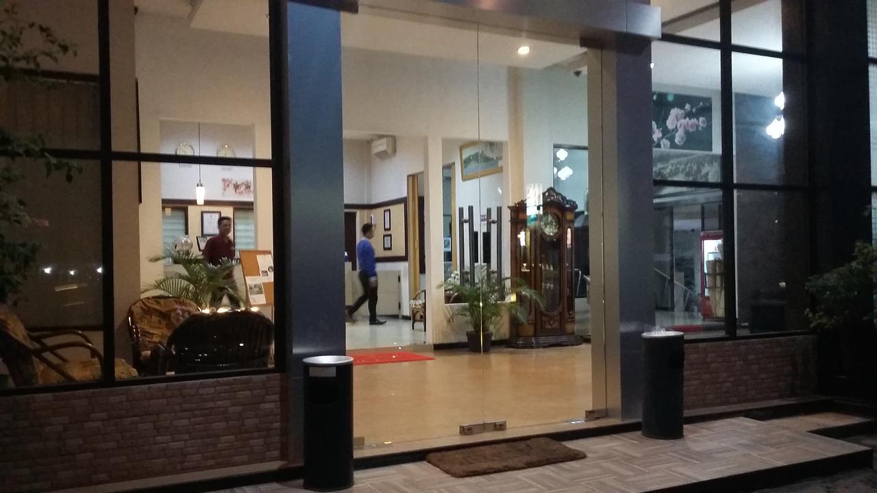 Queen City Hotel Banjarmasin Eksteriør billede