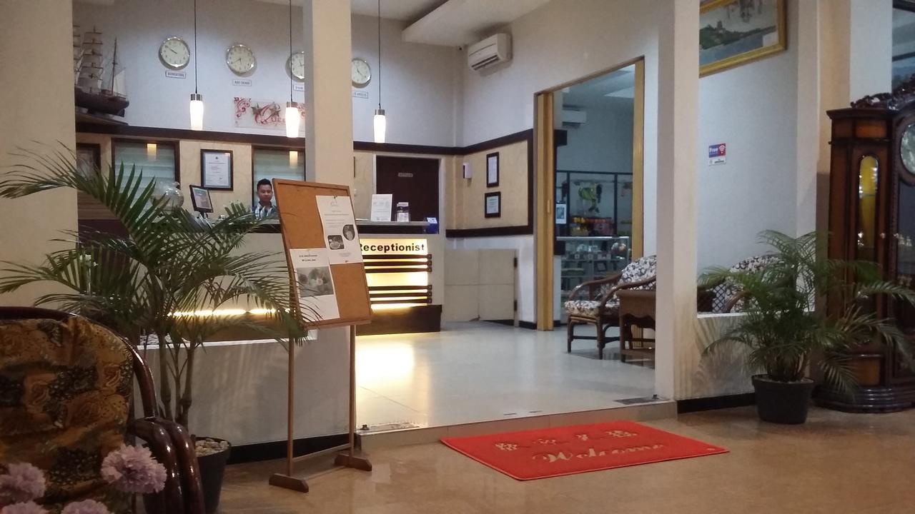 Queen City Hotel Banjarmasin Eksteriør billede